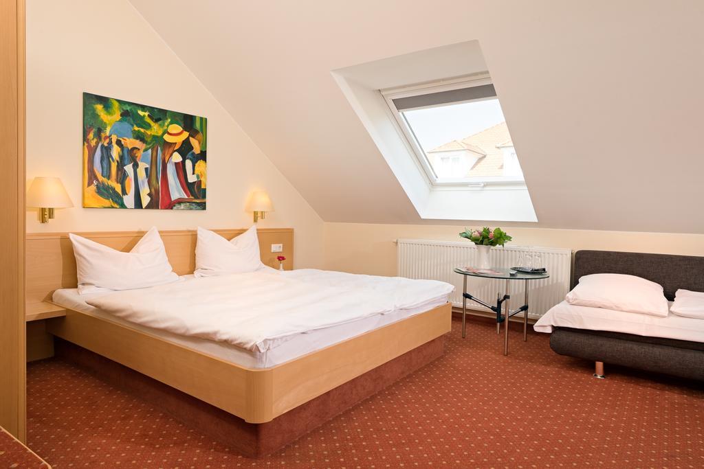 Hotel Heuboden Umkirch Extérieur photo